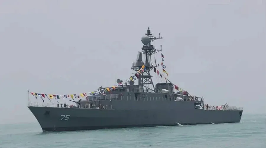 Гегсет розповів про потоплення іранського військового корабля американською субмариною