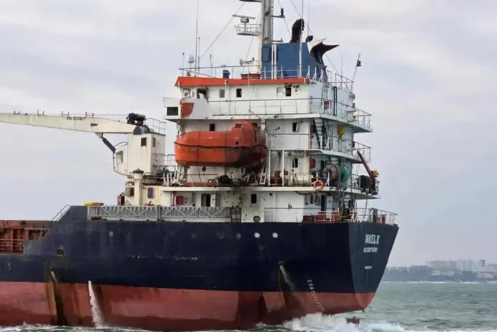 Окупанти атакували цивільне судно в Чорному морі: є постраждалі