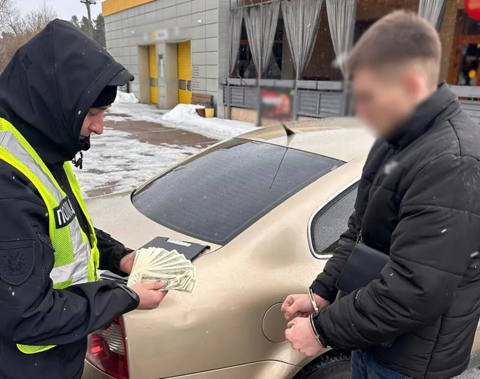 «Оберіг» за $5600, поліція Житомирщини викрила корупційну схему