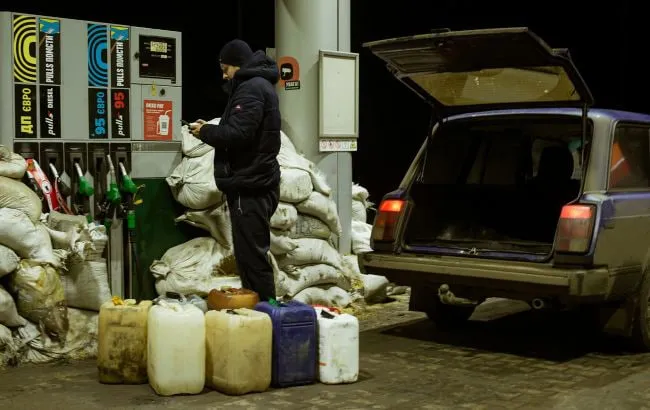 АМКУ дав АЗС три дні на пояснення підвищення цін на пальне