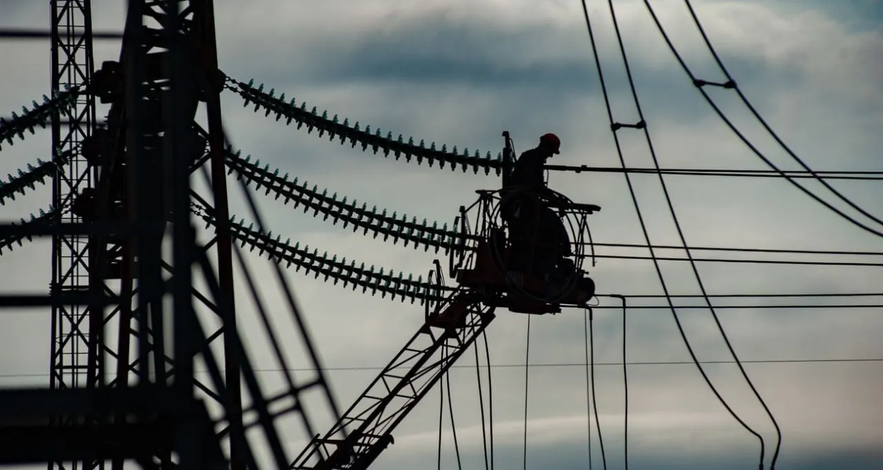 Через удари по енергетиці без світла залишилися чотири області України