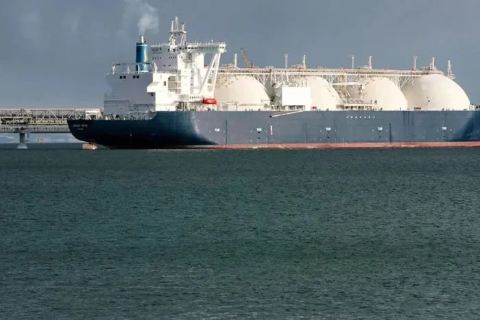 Танкери тіньового флоту РФ обходять Середземне море