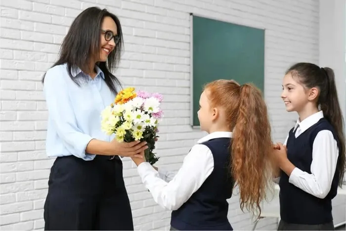 Освітяни закликали учнів відмовитися від подарунків на 8 березня