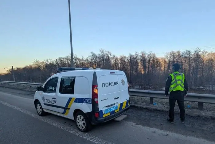 У Києві перекрили шосе через знайдену бойову частину ворожого дрона