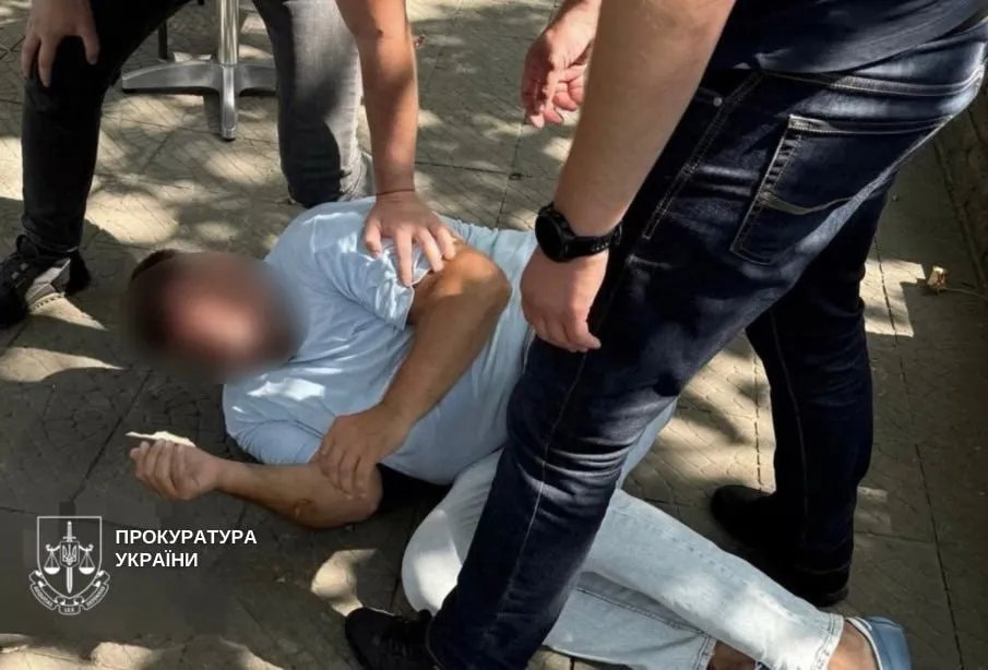 У Києві судитимуть пенсіонера за шахрайство з працевлаштуванням у прокуратуру