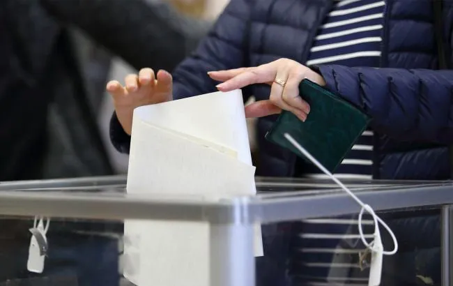 МЗС пропонує збільшити кількість закордонних виборчих дільниць для українців