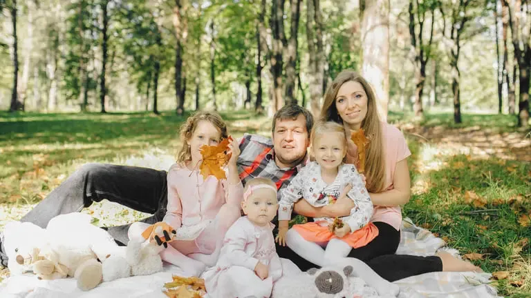 В Україні багатодітні родини отримають соціальну допомогу вже в березні