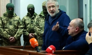 Відео: Татаров покинув суд під обурені викрики протестувальників