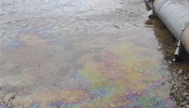 Після атаки РФ технічні масла у Дністрі дійшли до Молдови