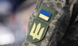 На Харківщині окупанти через брак забезпечення ходять у жіночому одязі