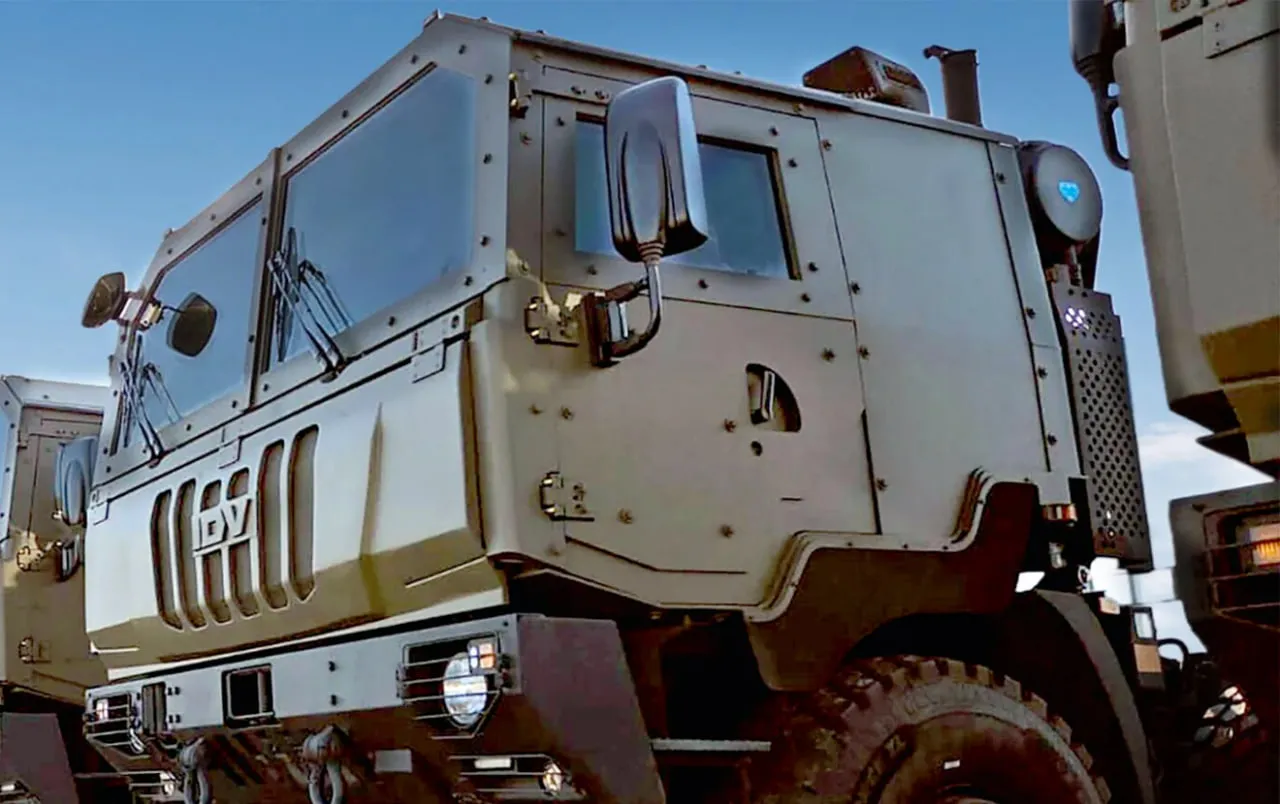 Європейські армії все частіше обирають вантажівки з броньованими кабінами