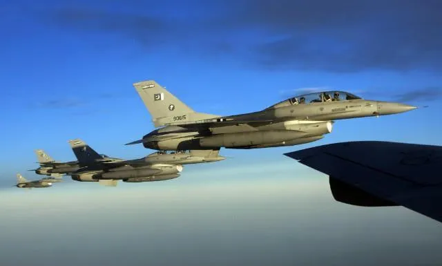 Відео: Пакистанська авіація знищила паливне депо в Кандагарі