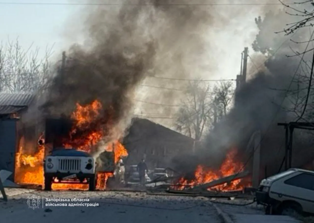 Окупанти обстріляли Запоріжжя: горять автомобілі, є загиблі та поранені