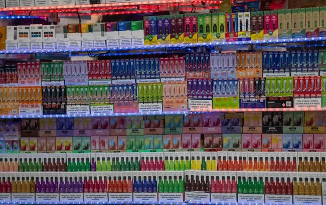В Україні в 90% торгових центрів продають нелегальні вейпи