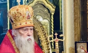 Таємничий «Fedora Man»: обличчя, яке вразило світ під час крадіжки прикрас з Лувру