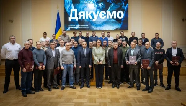 Понад 7 тисяч комунальників отримують доплати за ремонтні роботи – Свириденко