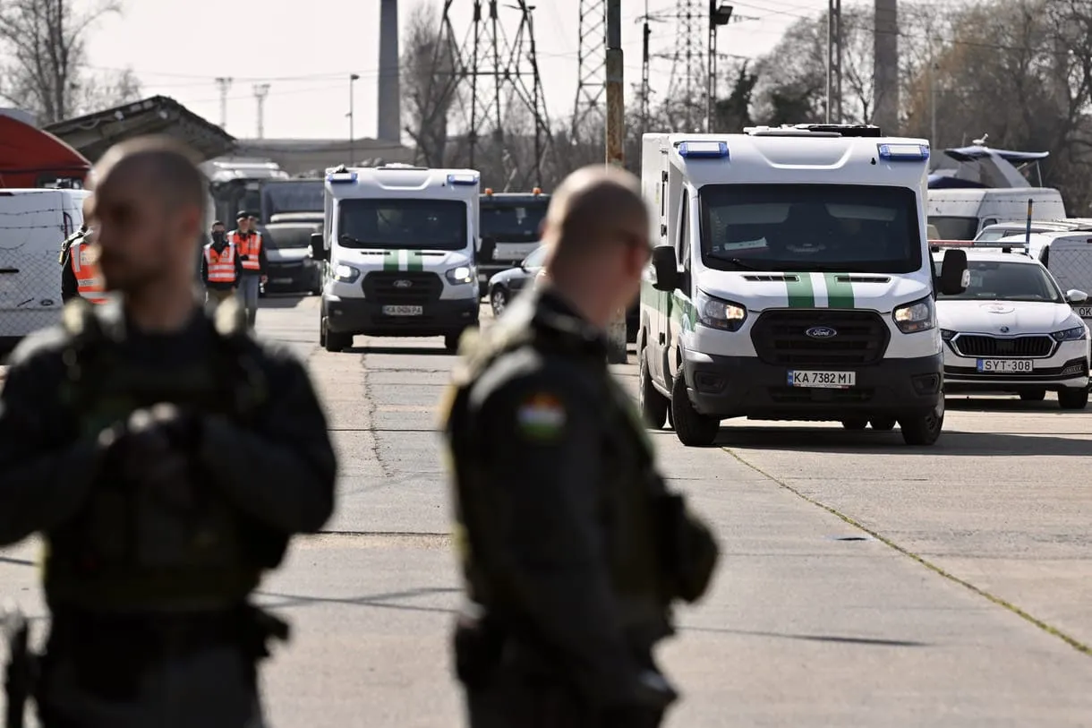Ощадбанк звернувся до прокуратури Угорщини через інцидент з інкасаторськими авто