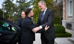 Відео: депутатів партії «Слуга Народу» вчили стрибати на одній нозі