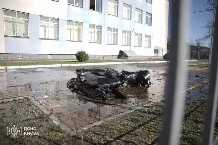 У Києві впали уламки збитого дрона