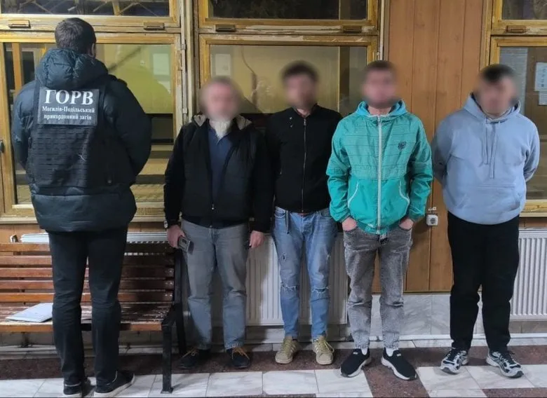 На Вінниччині викрили схему незаконного переправлення чоловіків за кордон