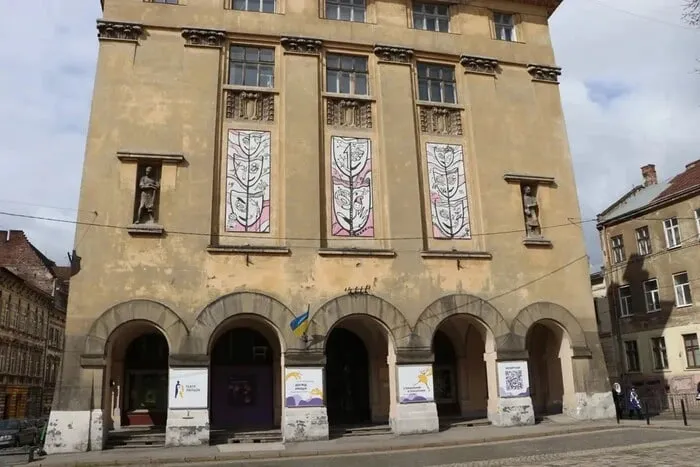 Львівський театр ляльок відмовився від почесних звань