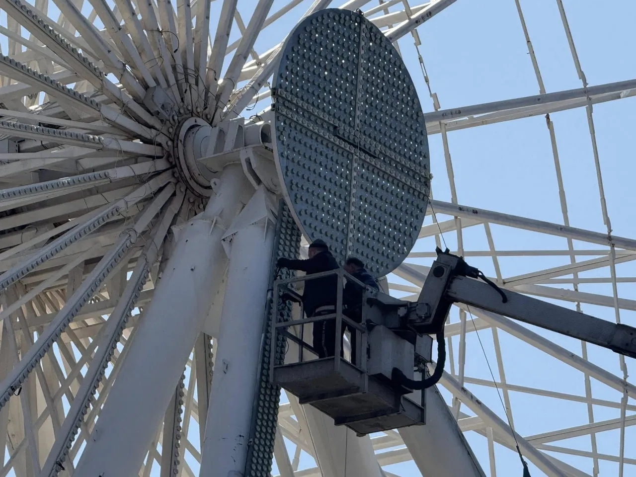 На Подолі демонтують аварійне оглядове колесо через небезпеку для громадян