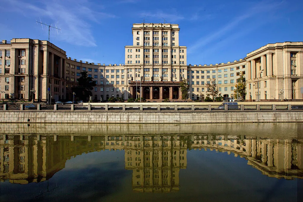 В одному з технічних вузів РФ студентів змушують проходити практику в центрі дронів