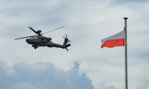 Найбільший авіаносець світу зайшов на базу на Криті після пожежі