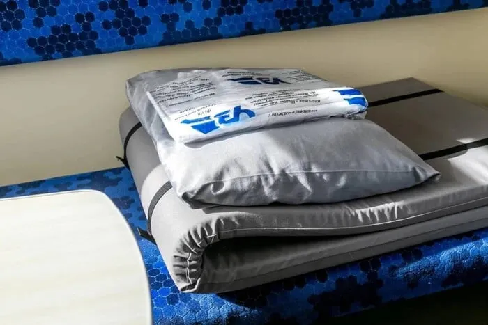 Чи потрібно здавати постіль у поїздах: у мережі виникла суперечка з «Укрзалізницею»
