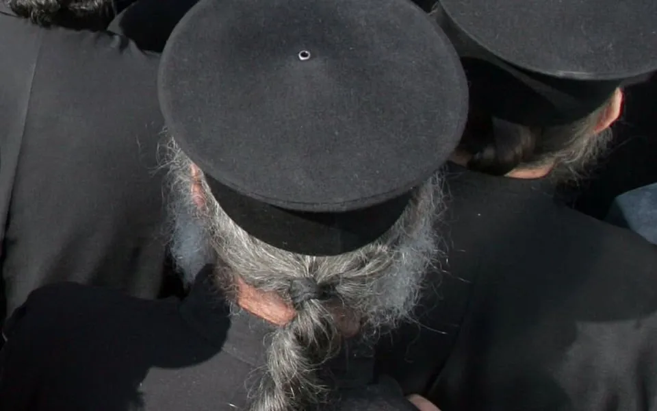 У Греції колишніх кліриків засудили за шахрайство з пожертвами