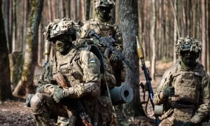 Окупанти вдарили артилерією по багатоповерхівці у Херсоні