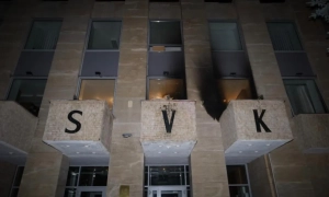 Над італійським островом піднялася густа хмара вулканічного попелу