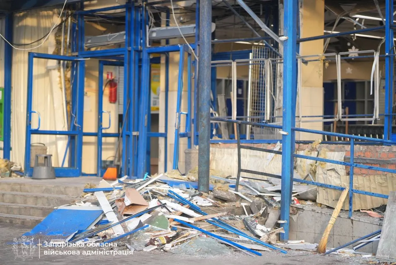 Росіяни вдарили біля зупинки в Кушугумі на Запоріжжі, є поранені