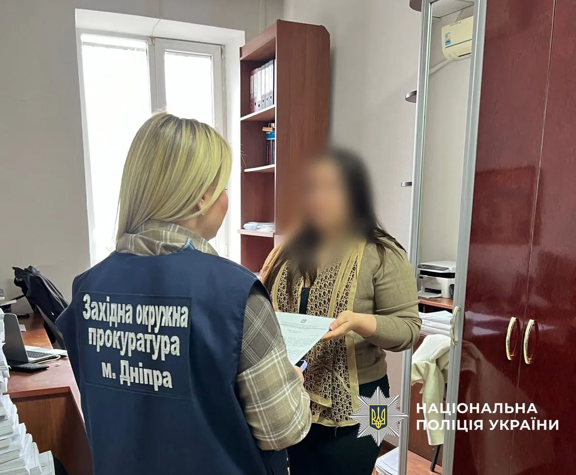 Ексчиновницю Дніпра викрили у недбалості на майже 3 млн грн
