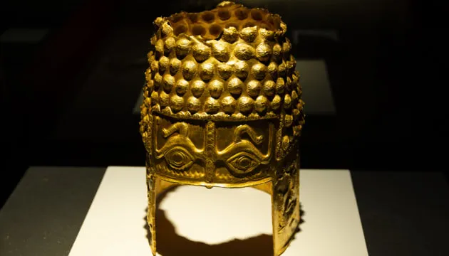 У Нідерландах знайшли викрадений золотий шолом із музею