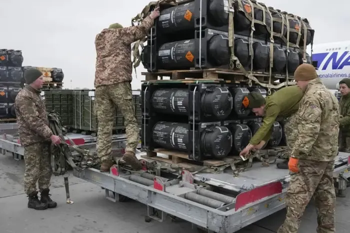 Зеленський визнав ризики з поставками американської зброї