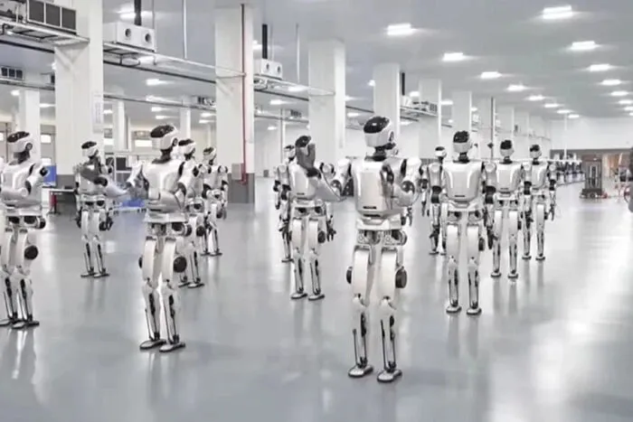 У Китаї відкрили перший суперзавод з виробництва гуманоїдних роботів (відео)