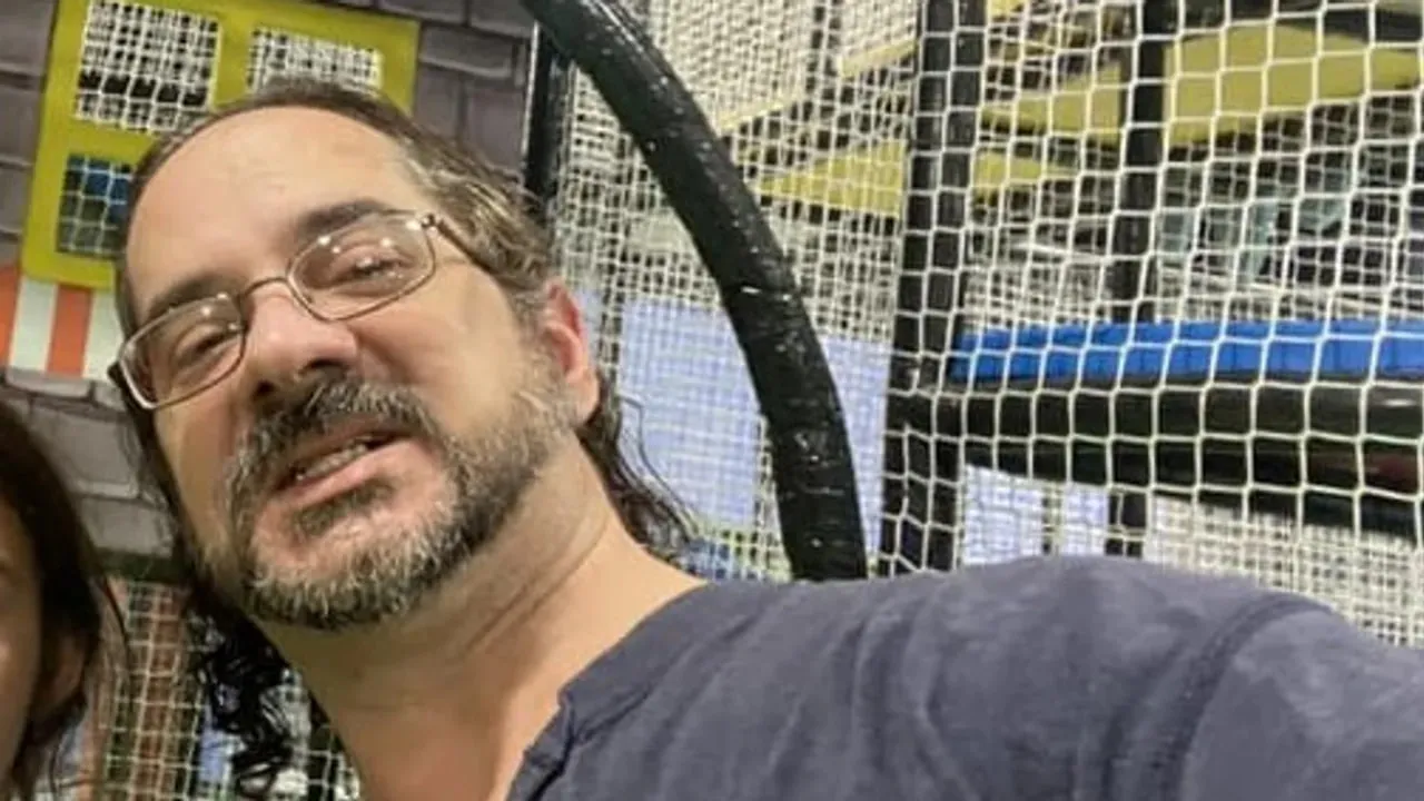 У США затримали чоловіка за погрози Трампу та напад із мечем на агентів ФБР