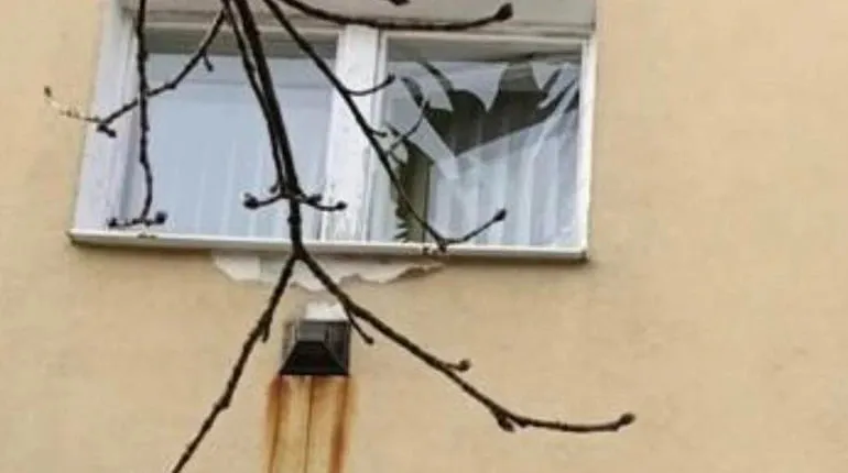 У Шостці внаслідок атаки РФ пошкоджено будівлю податкової