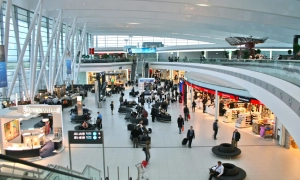 Трамп достроково покинув саміт G7 та розкритикував Макрона