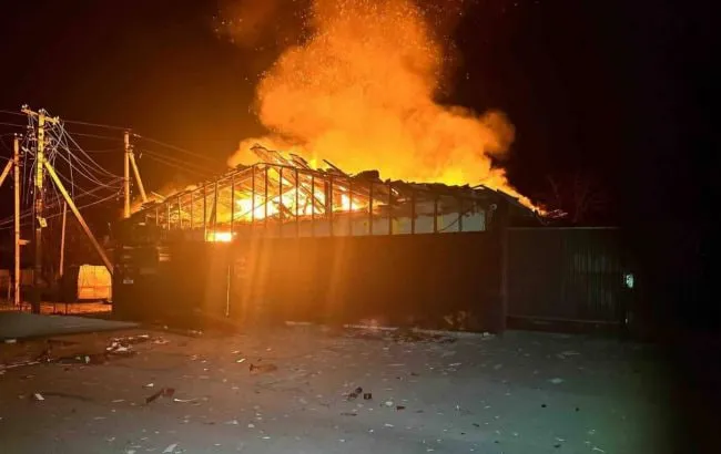 РФ зруйнувала відділення "Нової пошти" на Запоріжжі