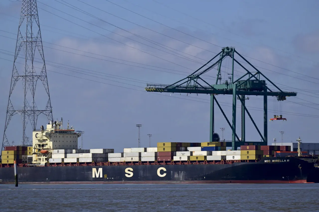 Разлив нефти привел к остановке работы порта Антверпена