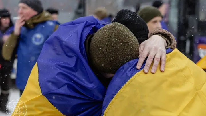 З російського полону додому повернулися 182 українці — Зеленський