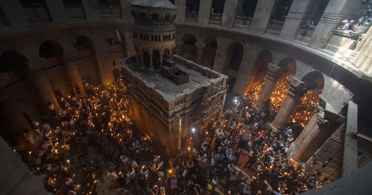 В храме Гроба Господня в Иерусалиме сошел Благодатный огонь