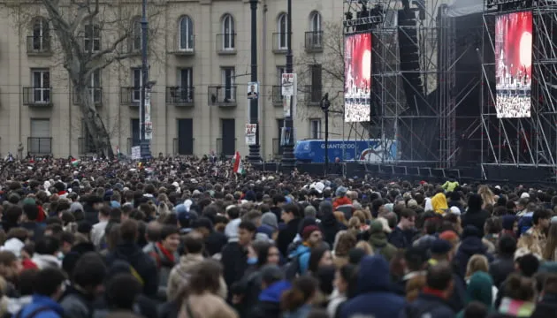 В Будапеште более 100 тысяч человек вышли на антиправительственную акцию