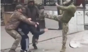 У Луцьку поліція розшукує підлітків після нападу на ТЦК