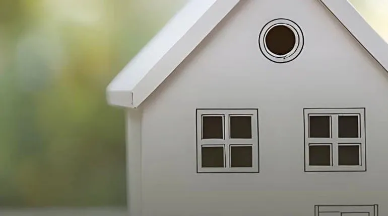 Десятки тисяч українських держслужбовців декларують відсутність житла