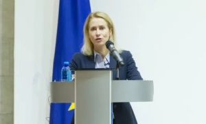 Найбільший у світі авіаносець прямує ближче до Ірану