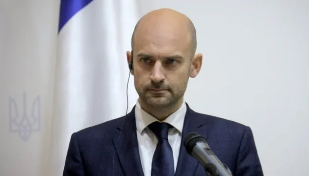 У Франції чекають зняття Угорщиною вето на допомогу Україні — RFI