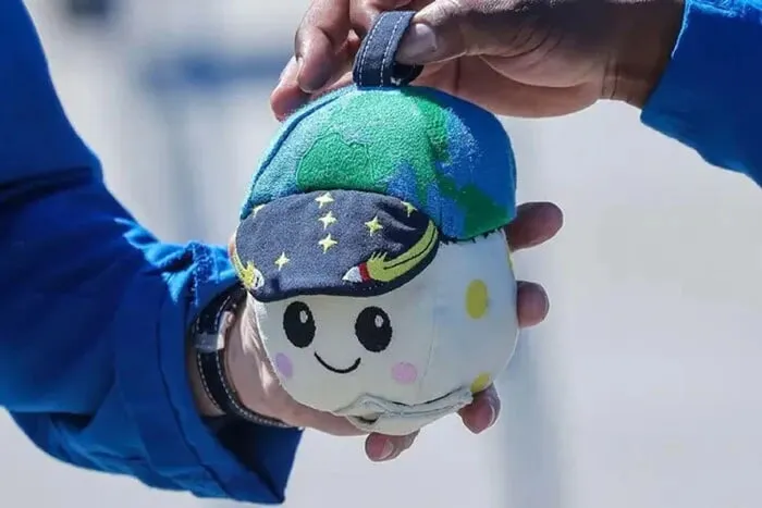 Командир миссии Artemis 2 нарушил правила NASA после полета